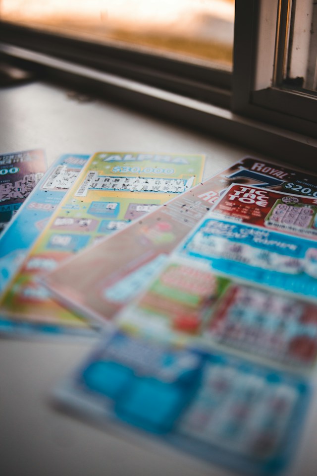 Lottery tickets representing lottery payout options