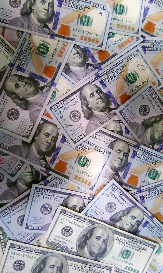 Lottery winner reviewing tax considerations for lump sum and annuity payouts